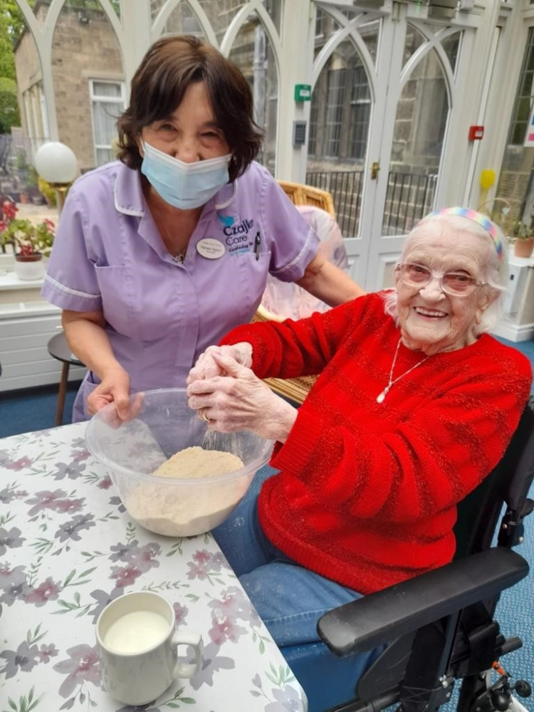 'Ready Steady Bake' at our Currergate nursing home 