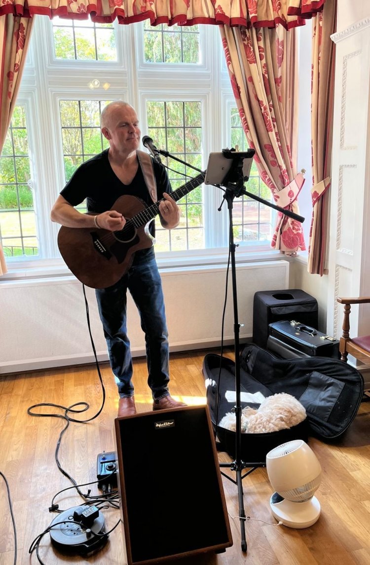 Special visitors bring music and smiles to Brookfield Care Home