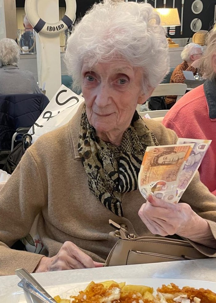 Currergate Nursing Home residents enjoy day trip 