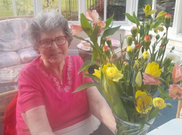 Residents bloom at flower arranging session 