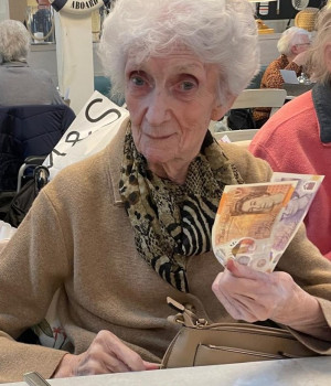Currergate Nursing Home residents enjoy day trip 
