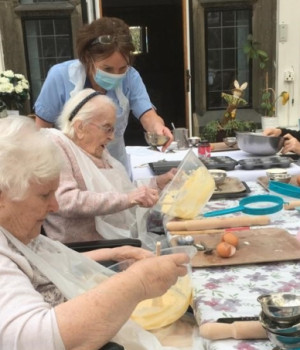 Residents at Currergate nursing home cook up some tasty treats 